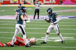 Feb 9, 2025; New Orleans, LA, USA; Philadelphia Eagles cornerback Darius Slay Jr. (2) reacts after breaking up a pass intended for Kansas City Chiefs tight end Travis Kelce (87) during the first half of Super Bowl LIX at Caesars Superdome.