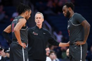 Dec 11, 2025; Syracuse, New York, USA; Saint Joseph's Hawks head coach Steve Donahue (center) talke with guard Jaiden Glover-Toscano (left) and forward Anthony Finkley (right) against the Syracuse Orange during the first half at the JMA Wireless Dome.
