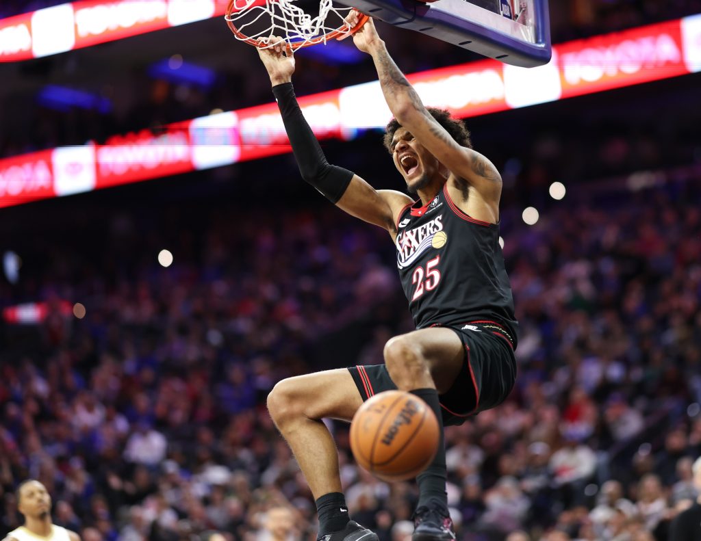 Jan 31, 2026; Philadelphia, Pennsylvania, USA; Philadelphia 76ers forward Dominick Barlow (25) dunks the ball against the New Orleans Pelicans during the fourth quarter at Xfinity Mobile Arena.
