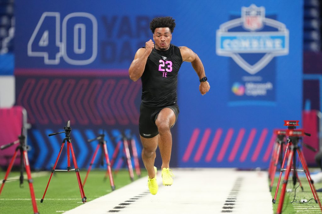 Feb 27, 2026; Indianapolis, IN, USA; Oregon tight end Kenyon Sadiq (TE23) during the NFL Scouting Combine at Lucas Oil Stadium.
