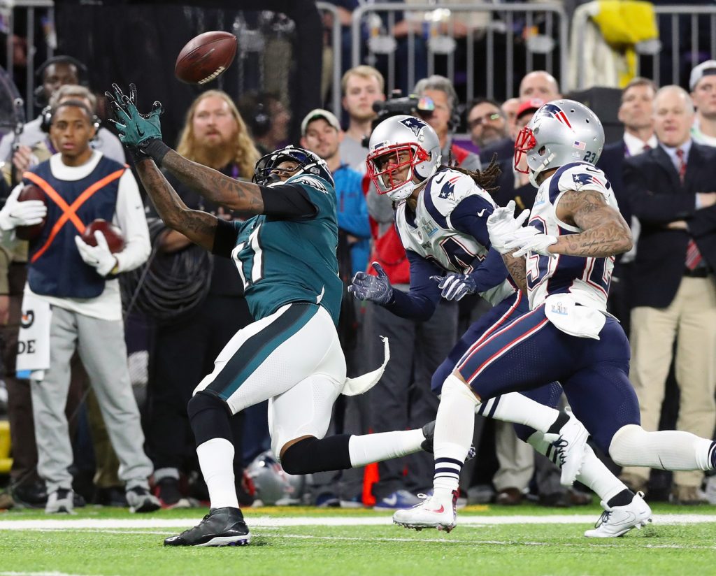Feb 4, 2018; Minneapolis, MN, USA; Philadelphia Eagles receiver Alshon Jeffery (17) makes a reception against the New England Patriots in Super Bowl LII at U.S. Bank Stadium.